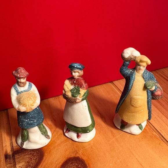 Department  56 Ceramic Figurines Set of 3 - Picture 1 of 3